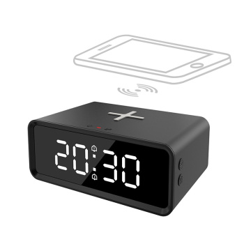 Digitálne hodiny s Qi bezdrôtovú nabíjačkou