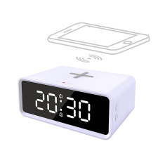 Budík s Qi bezdrôtovú nabíjačkou